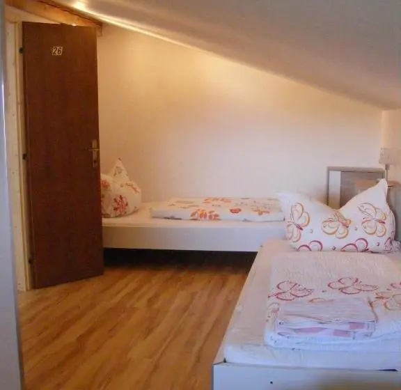 آپارتمان 3 خوابه, Pension Waldesruh