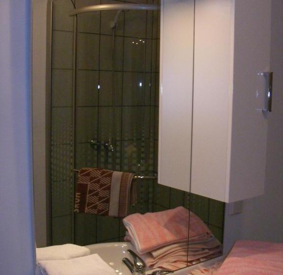 דירת שלושה חדרים, Pension Waldesruh