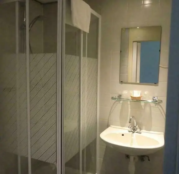 Standard Kolmen Hengen Huone, De Abdij