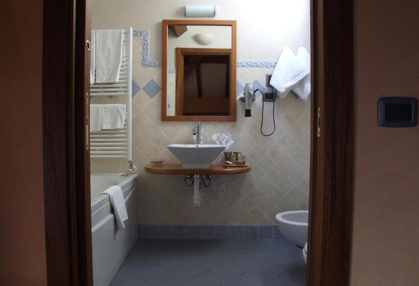 اتاق سوپریور, Locanda Chi Ghinn