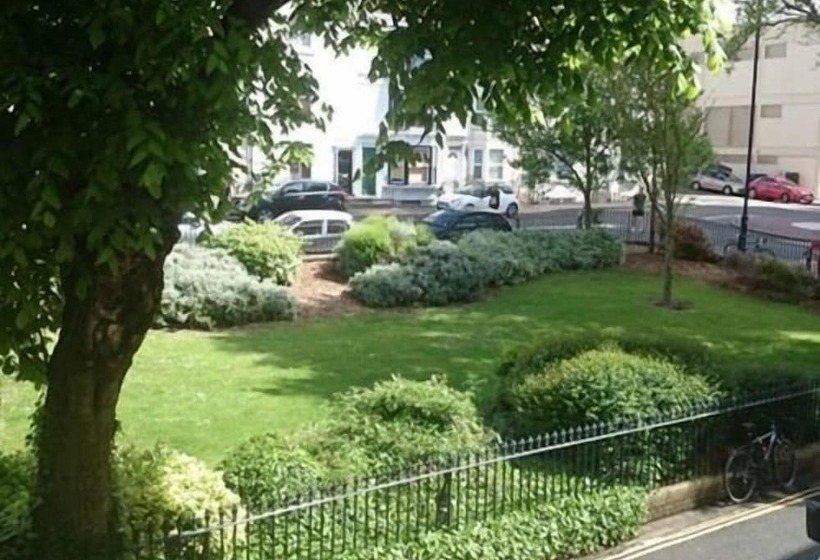 غرفة قياسية, Churchill Guest House