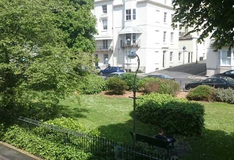 スタンダードルーム, Churchill Guest House