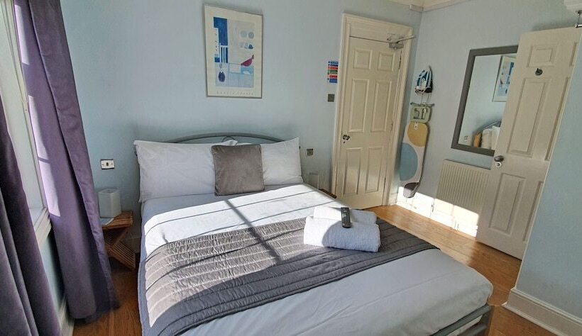 غرفة قياسية, Churchill Guest House