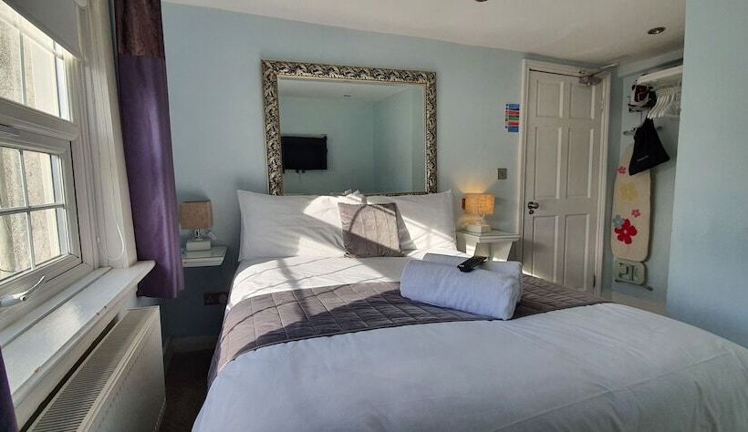 スタンダードルーム, Churchill Guest House