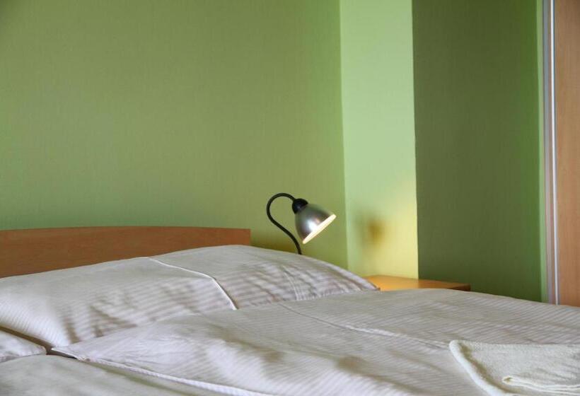 Lakosztály, Rusovsky Penzion