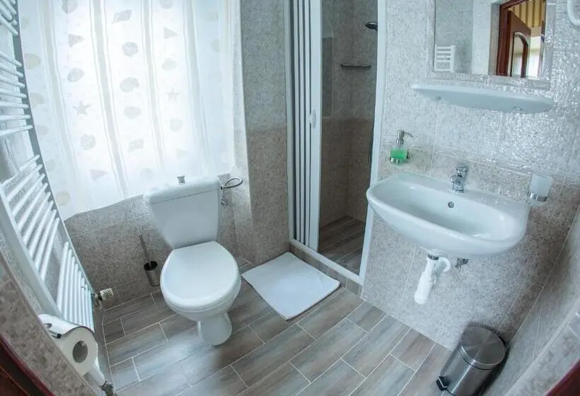 Habitació Triple Estàndard, Pension Centrum