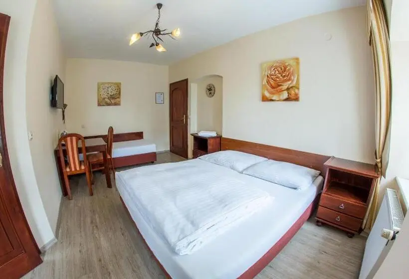 Habitació Triple Estàndard, Pension Centrum
