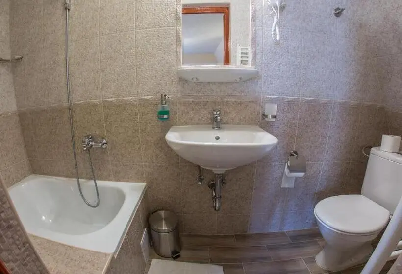 Habitació Quàdruple Estàndard, Pension Centrum