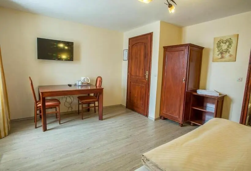Habitació Quàdruple Estàndard, Pension Centrum