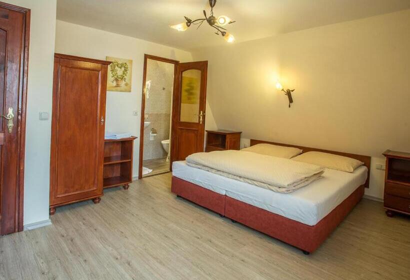 Chambre Quadruple Standard, Pension Centrum