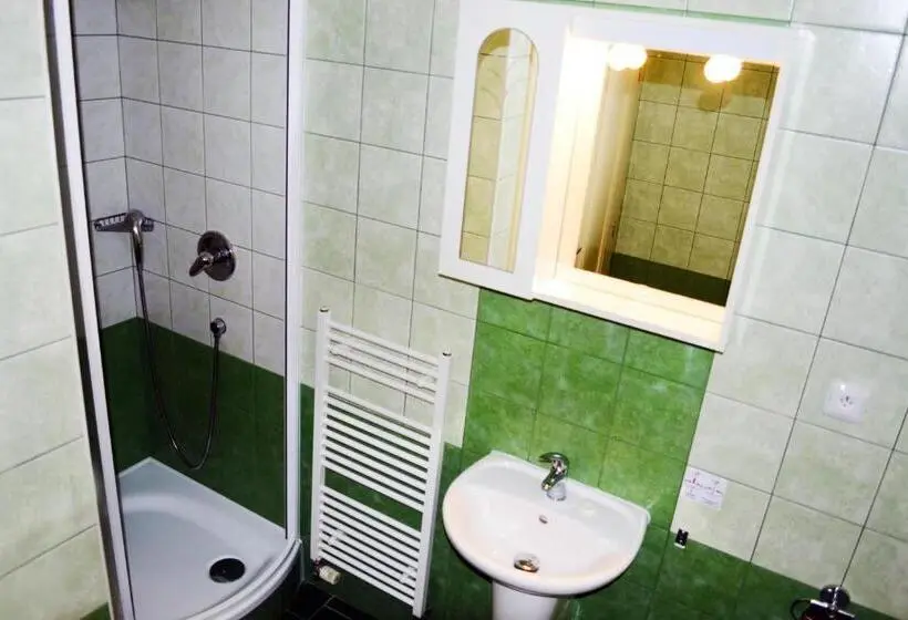 Standard Kolmen Hengen Huone, Pension Fontana