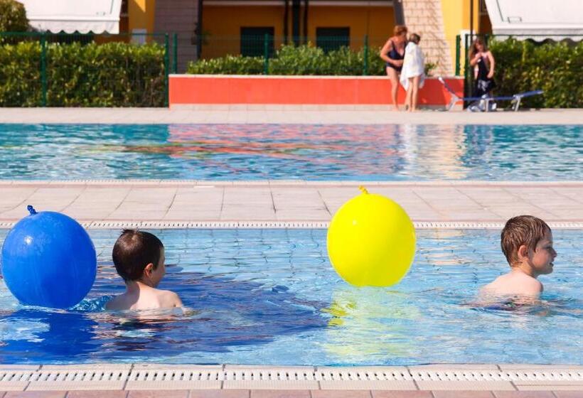 جناح جونيور مطلّ علي حمام السباحة, Apartments Villaggio Dei Fiori Extra Luxury 4 Stars   Great Family Resort   Petz Friendly   With Hyp