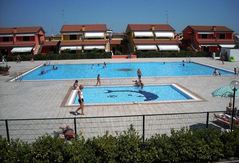 شقة غرفة واحدة مطلة على حمام السباحة, Apartments Villaggio Dei Fiori Extra Luxury 4 Stars   Great Family Resort   Petz Friendly   With Hyp