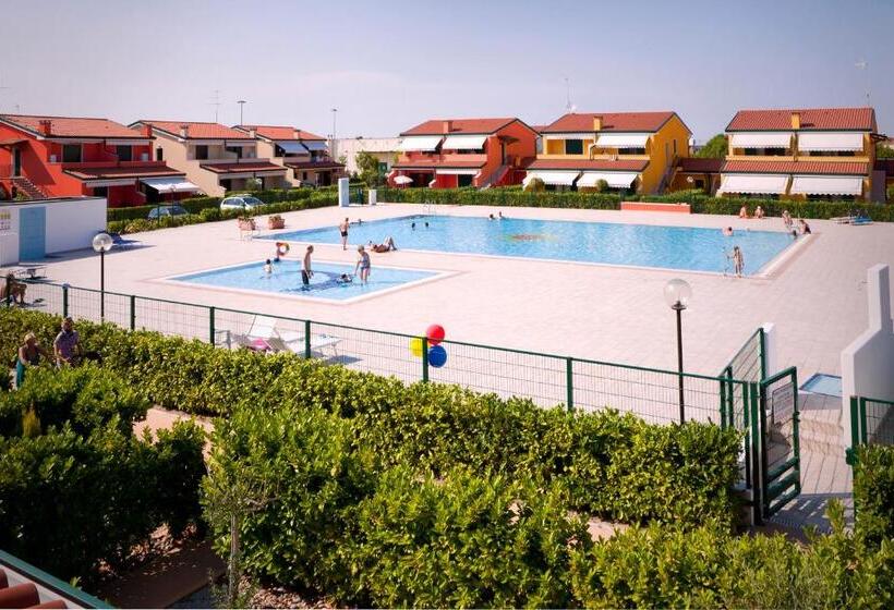 غرفة قياسية رباعية مطلة على الحديقة, Apartments Villaggio Dei Fiori Extra Luxury 4 Stars   Great Family Resort   Petz Friendly   With Hyp