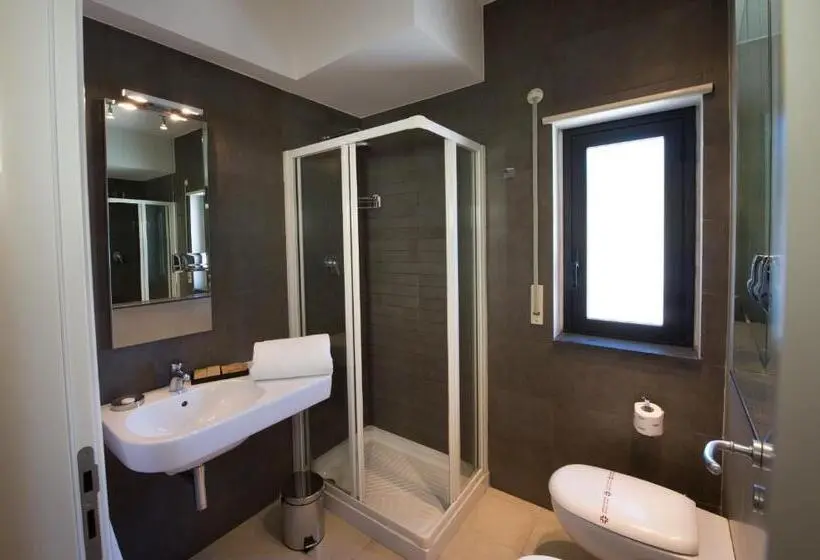 Deluxe Kolmen Hengen Huone, Residence Acqua Del Conte