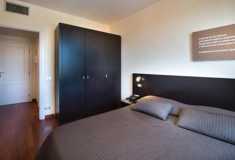 Deluxe Kolmen Hengen Huone, Residence Acqua Del Conte