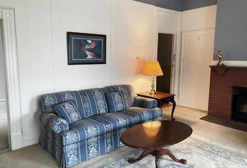 豪华套房, The Brandon Inn