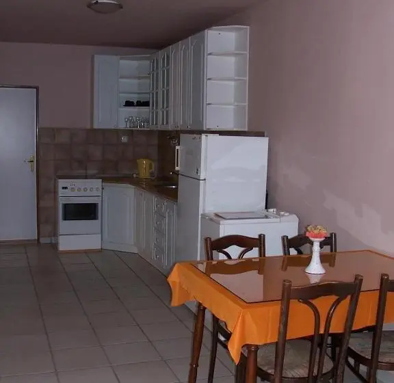 آپارتمان 2 خوابه, Asso Penzion