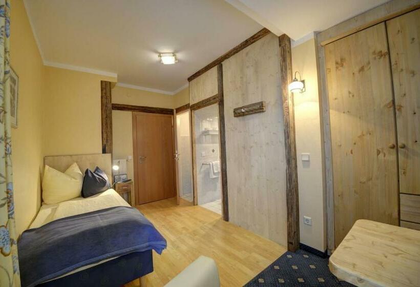 标准单人间, Garni Buchenhof