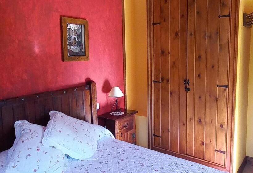 Номер Стандарт Вид на Горы, Posada La Vieja Escuela