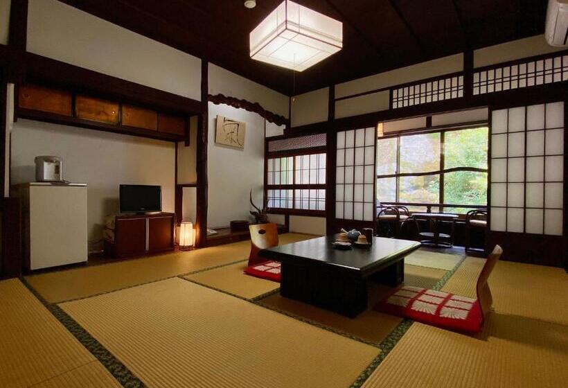 スタンダードルーム, Ryoso Kawaguchi