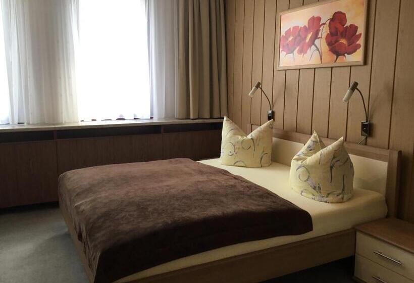 Habitació Triple Estàndard Bany Exterior, Pension Am Kirschberg