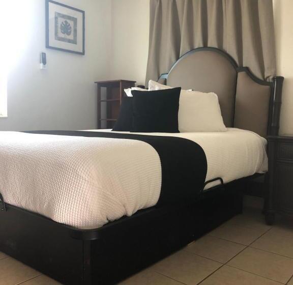 بنجلو قياسى, Holiday Isles Resort