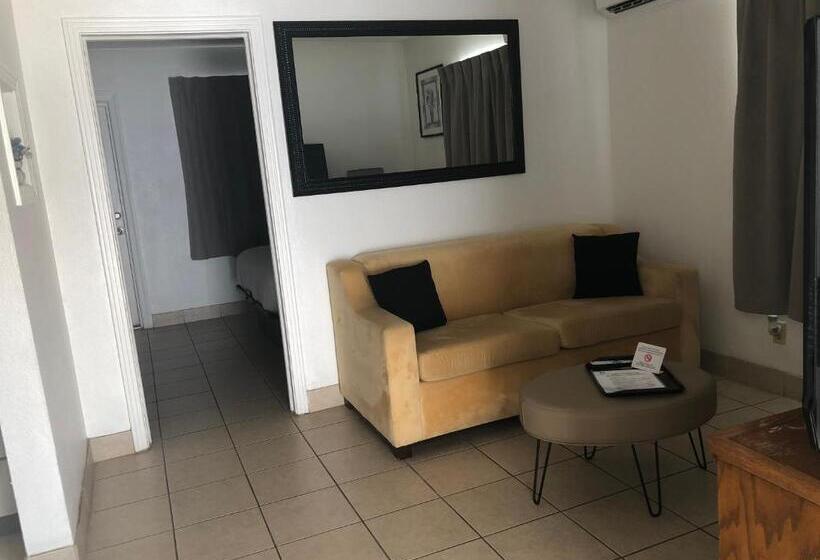 بنجلو قياسى, Holiday Isles Resort