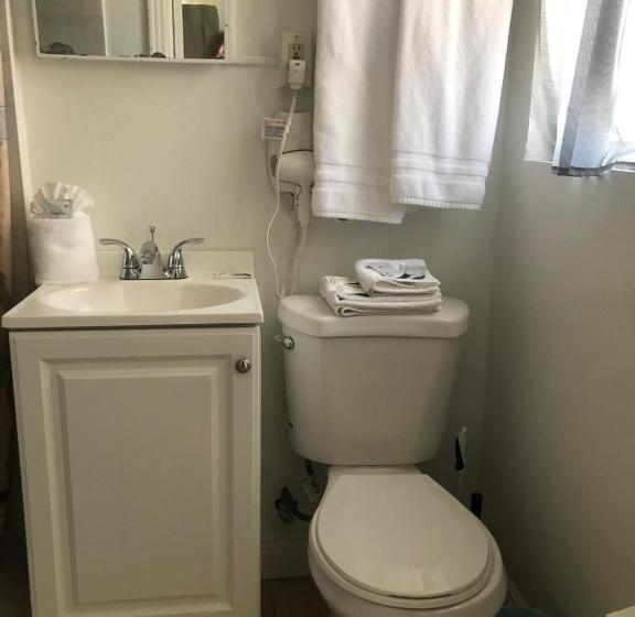 بنجلو قياسى, Holiday Isles Resort