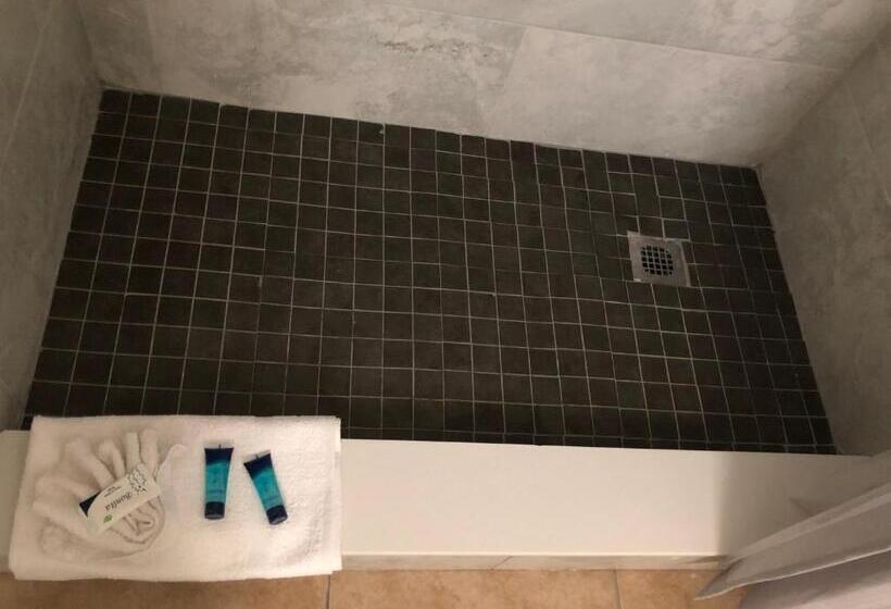 بنجلو قياسى, Holiday Isles Resort