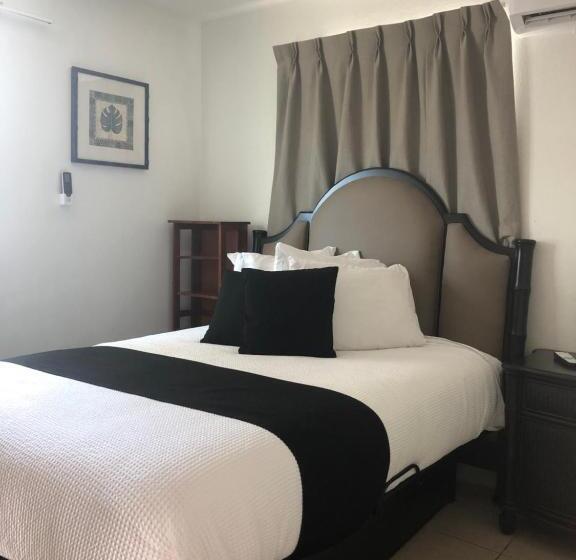 بنجلو قياسى, Holiday Isles Resort