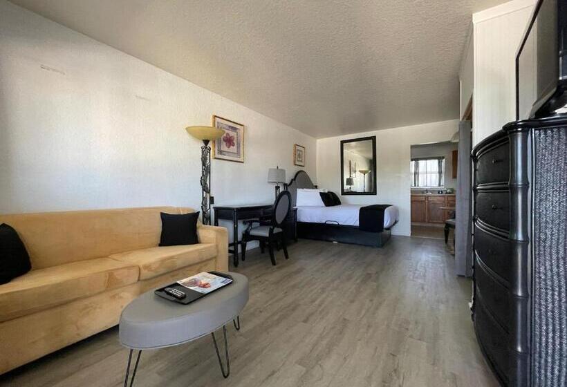 إستوديو قياسى, Holiday Isles Resort