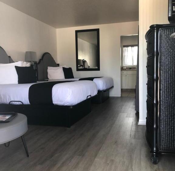 إستديو عائلى, Holiday Isles Resort