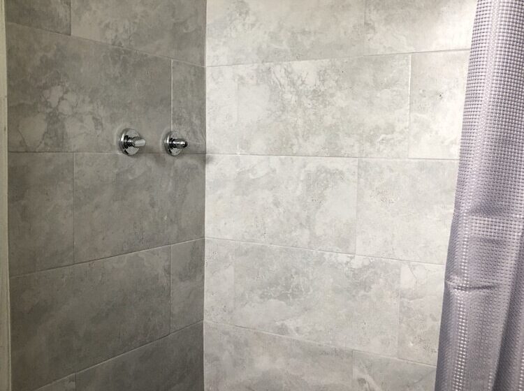 إستديو عائلى, Holiday Isles Resort