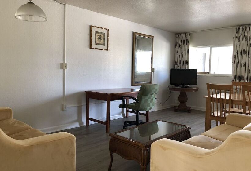 جناح, Holiday Isles Resort