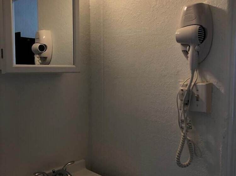 بنجلو قياسى, Holiday Isles Resort