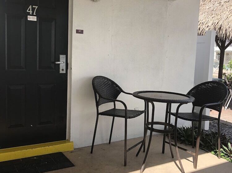 بنجلو قياسى, Holiday Isles Resort