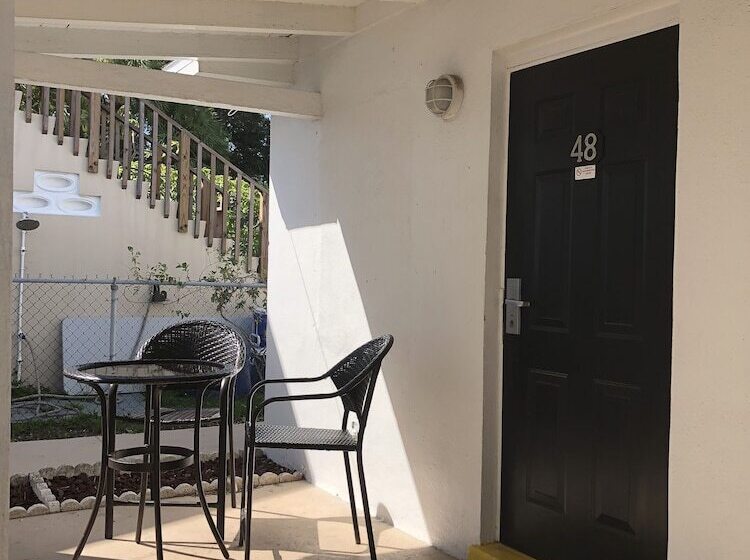 بنجلو قياسى, Holiday Isles Resort