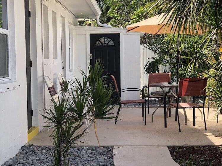 بنجلو قياسى, Holiday Isles Resort