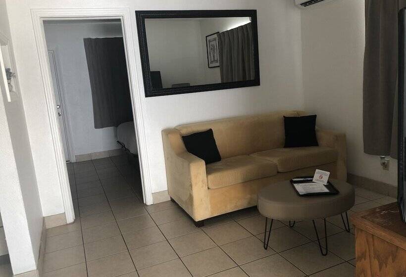 بنجلو قياسى, Holiday Isles Resort