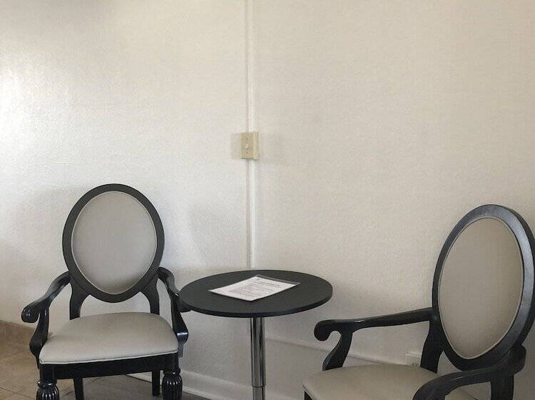 إستديو عائلى, Holiday Isles Resort