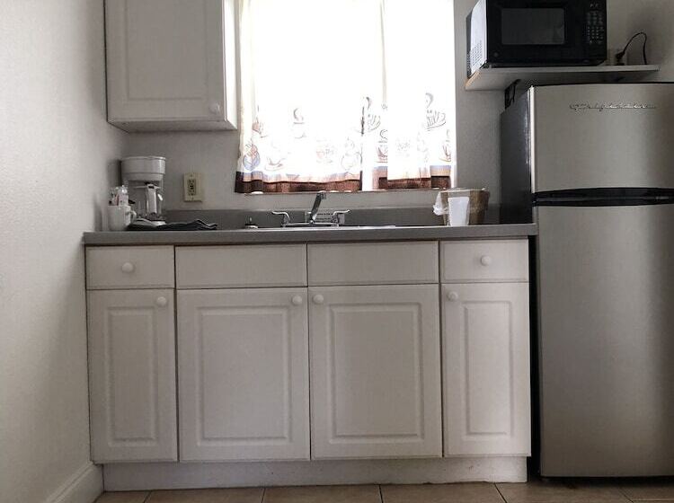 إستديو عائلى, Holiday Isles Resort