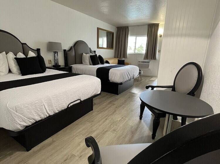 بنجلو قياسى, Holiday Isles Resort