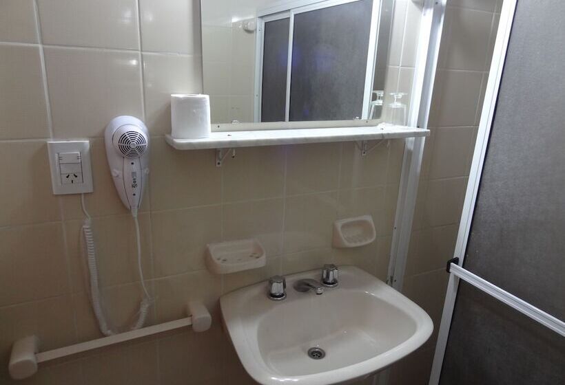 غرفة قياسية ثلاثية, Hostería Lida