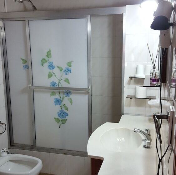 غرفة سوبيريور ثلاثية, Hostería Lida