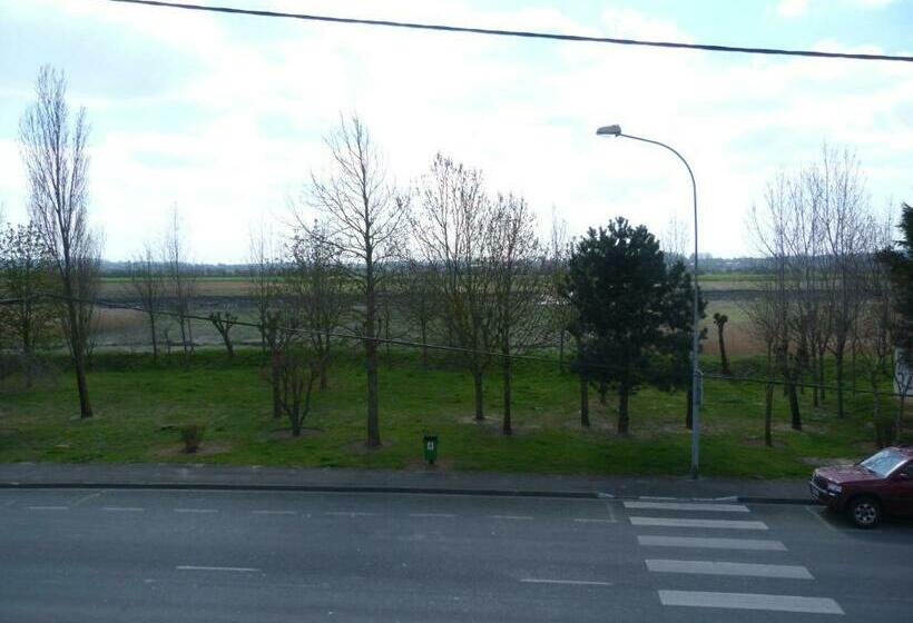 شقة غرفة واحدة, Appart Hôtel Villa Antibes