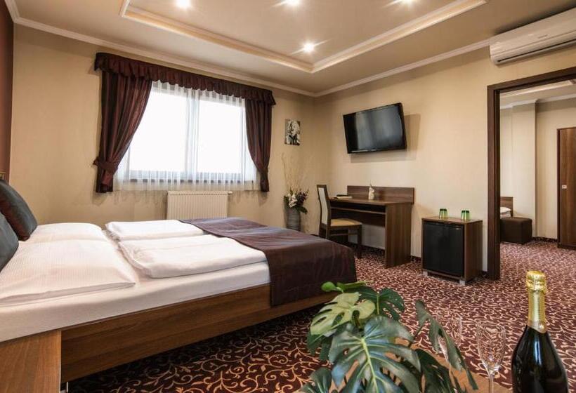 Люкс, Corvin Pension And Restaurant