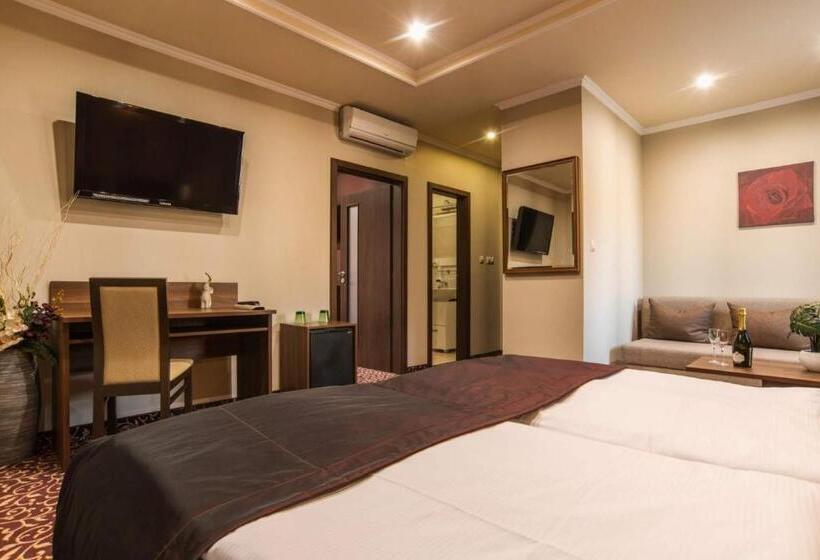 Люкс, Corvin Pension And Restaurant