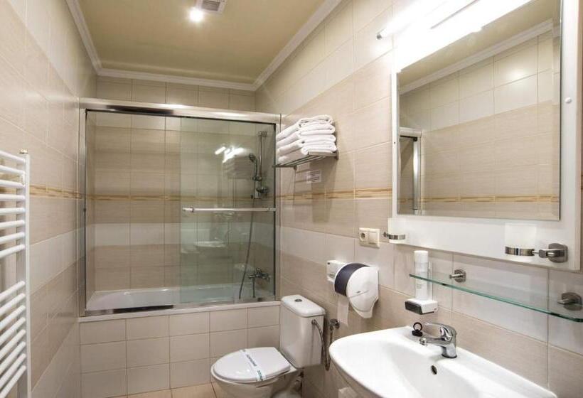 Люкс, Corvin Pension And Restaurant