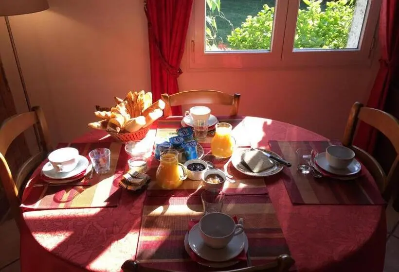 コンフォートルーム, Chambres D'hôtes Edoniaa